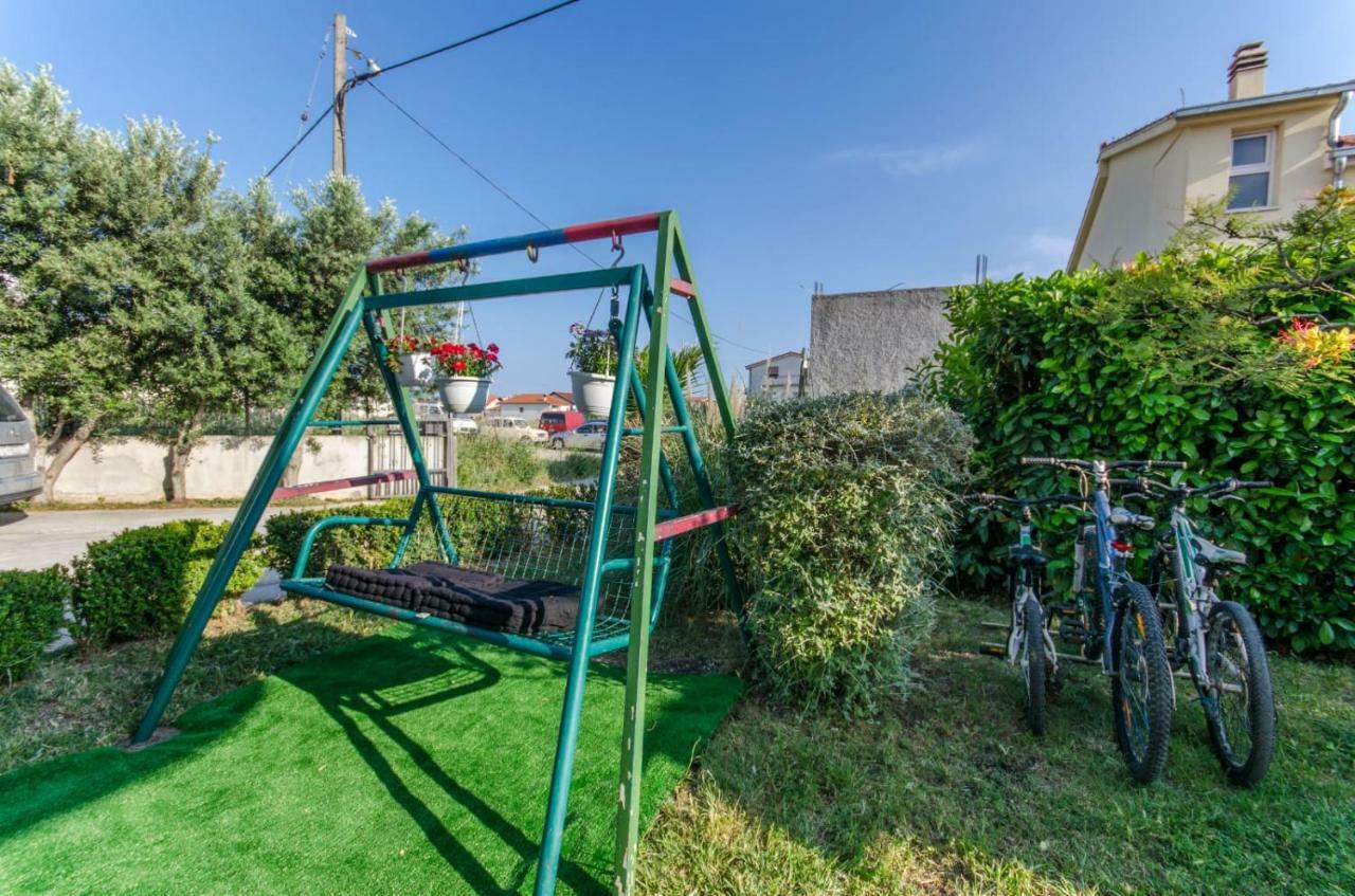Holiday Apartment With Garden Kaštela Exteriör bild