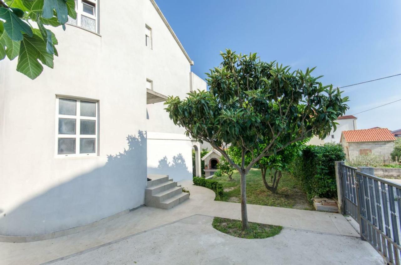 Holiday Apartment With Garden Kaštela Exteriör bild
