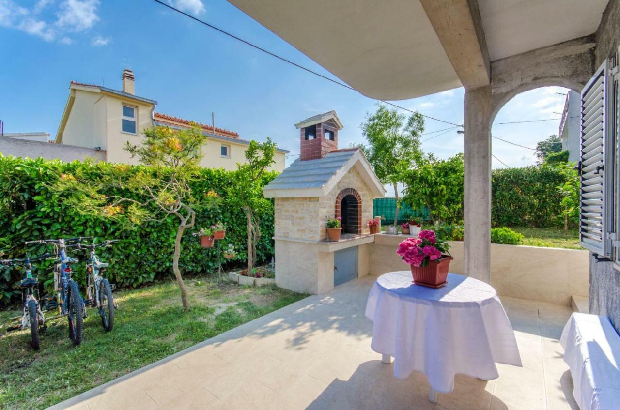 Holiday Apartment With Garden Kaštela Exteriör bild