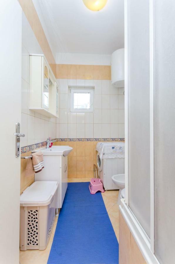 Holiday Apartment With Garden Kaštela Exteriör bild