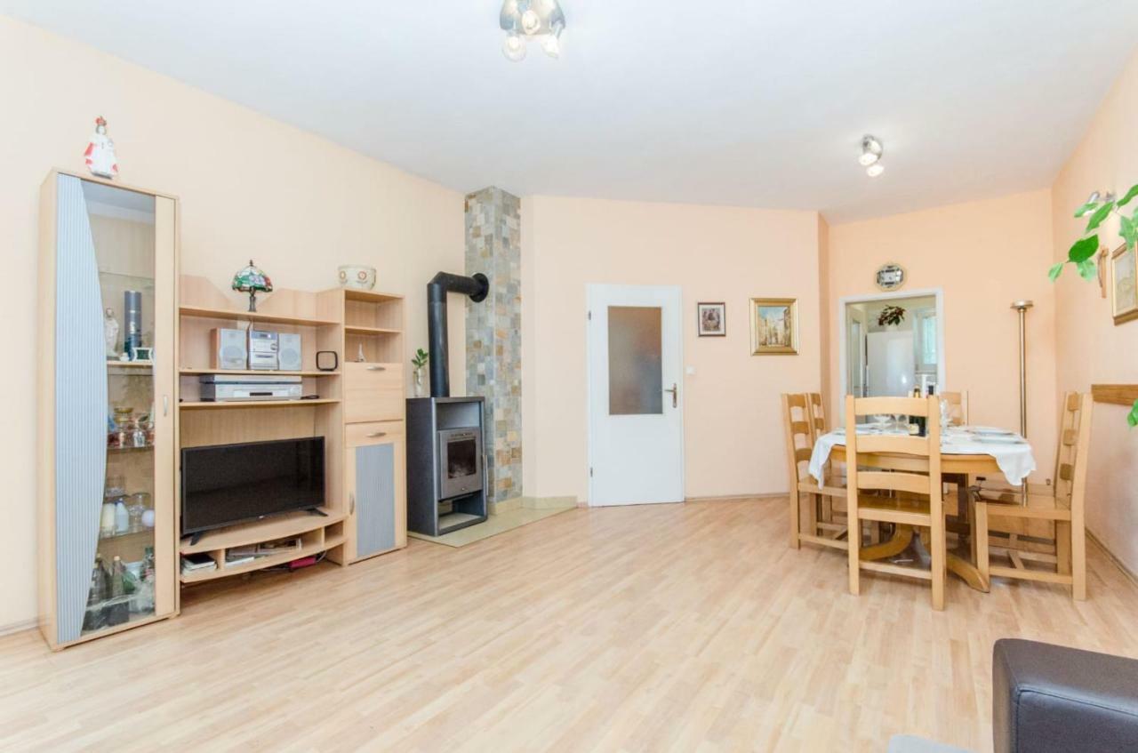 Holiday Apartment With Garden Kaštela Exteriör bild