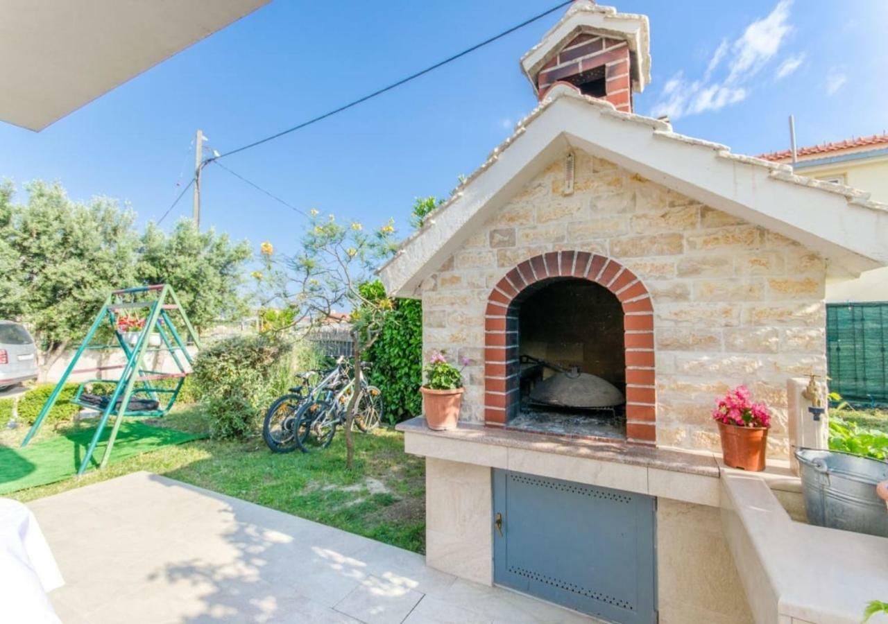 Holiday Apartment With Garden Kaštela Exteriör bild